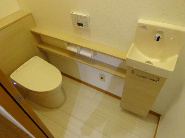 TOTOレストパルL型でスッキリ収納&手洗いのしやすいトイレに TOTOレストパルL型でスッキリ収納&手洗いのしやすいトイレに